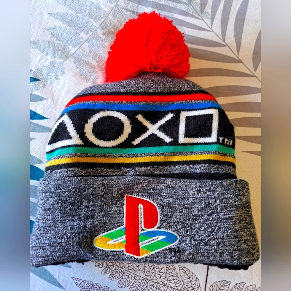 (NWOT) Playstation tuque made warm !